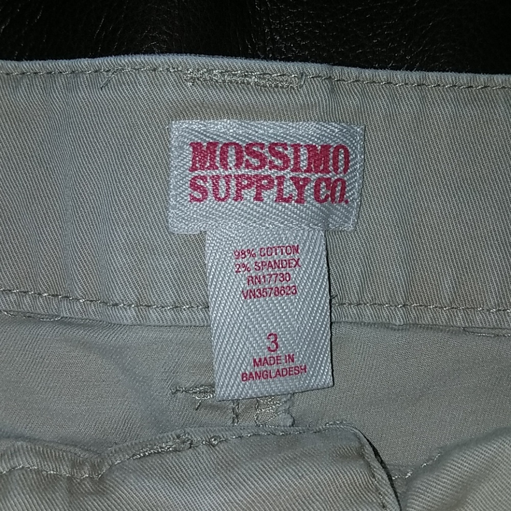 SUMMER TIME STAPLE! - Picture 3 of 3